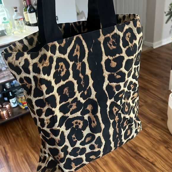 Saint Laurent Leopard Tote bag - used once! - Picture 6 of 8
